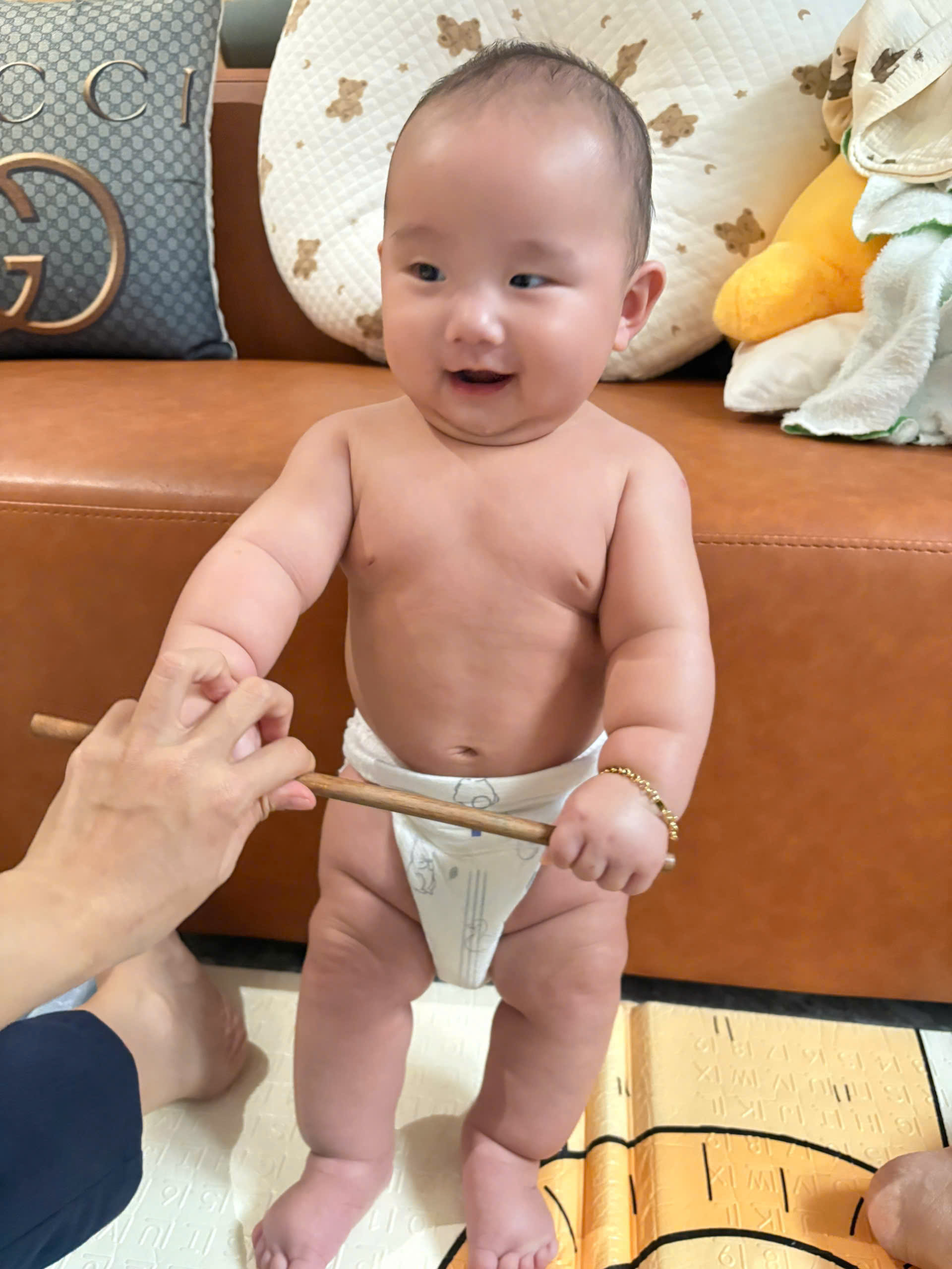 Em bé mập mạp khoẻ mạnh